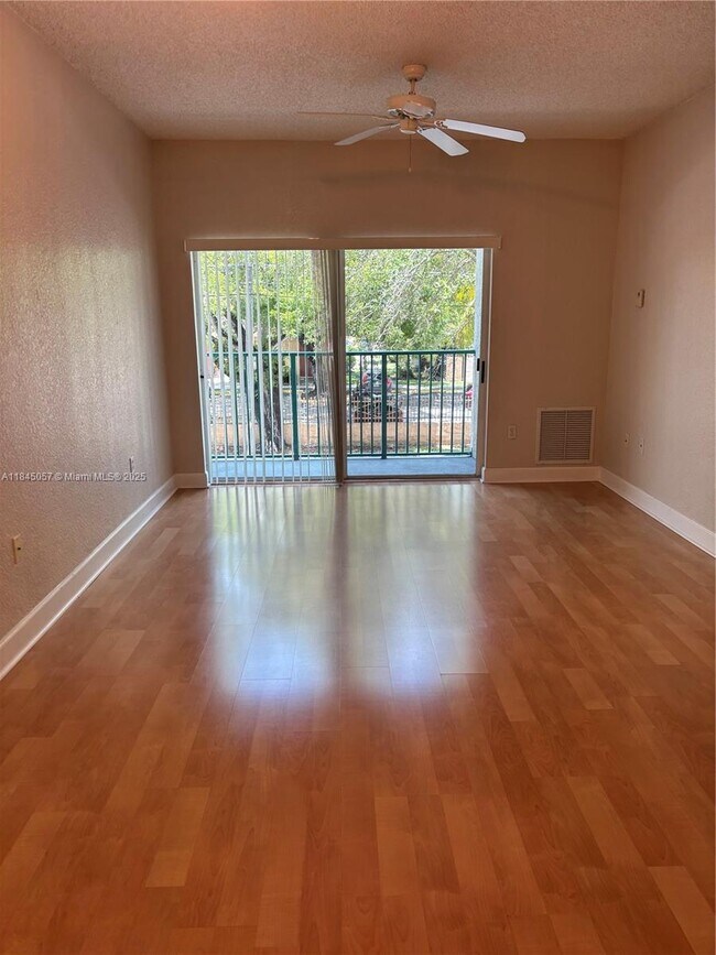 Foto del edificio - 6001 SW 70th St