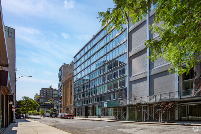Building Photo - 520 W 19th St