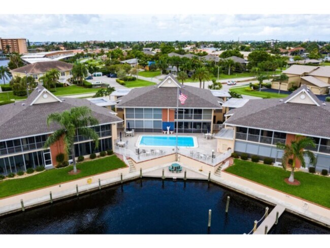 Foto del edificio - Waterfront Paradise for 55+ ; 2 Bed 2 Bath...