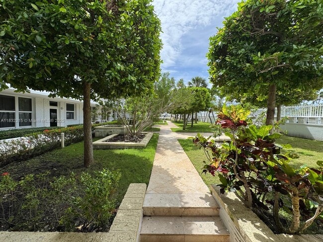 Building Photo - 4747 Collins Ave
