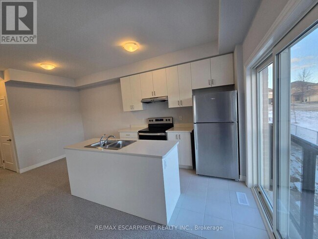 Building Photo - 205 Thames Wy