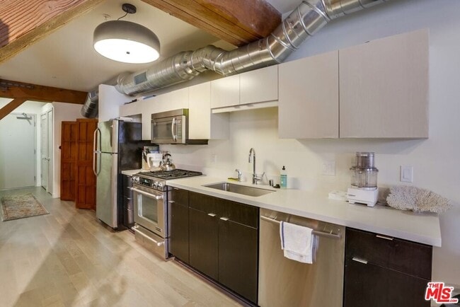 Building Photo - 527 Molino St