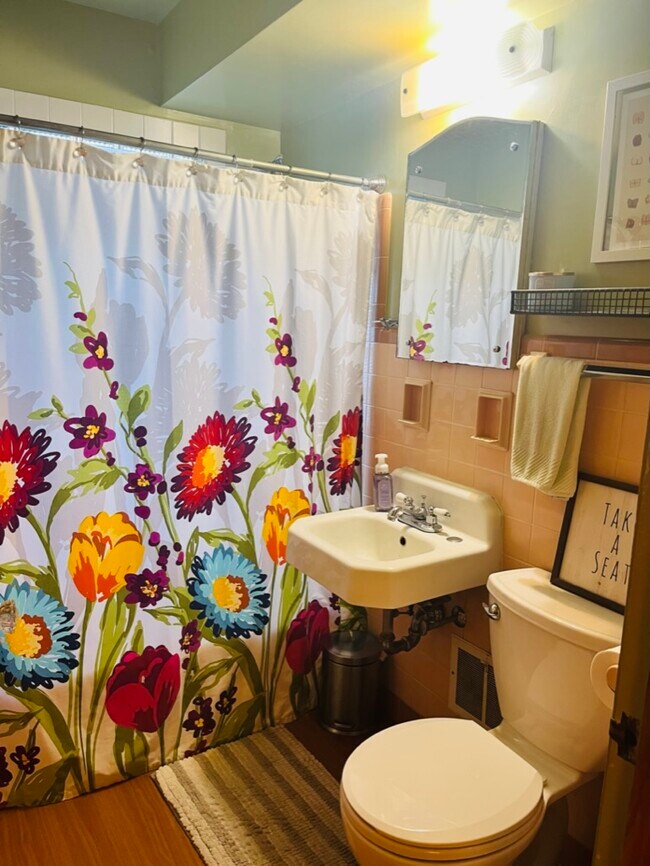 Bathroom - 5716 N Dexter Ave