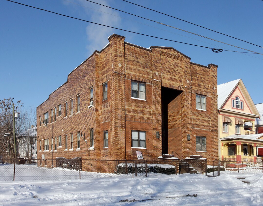 Primary Photo - 2442 N Illinois St
