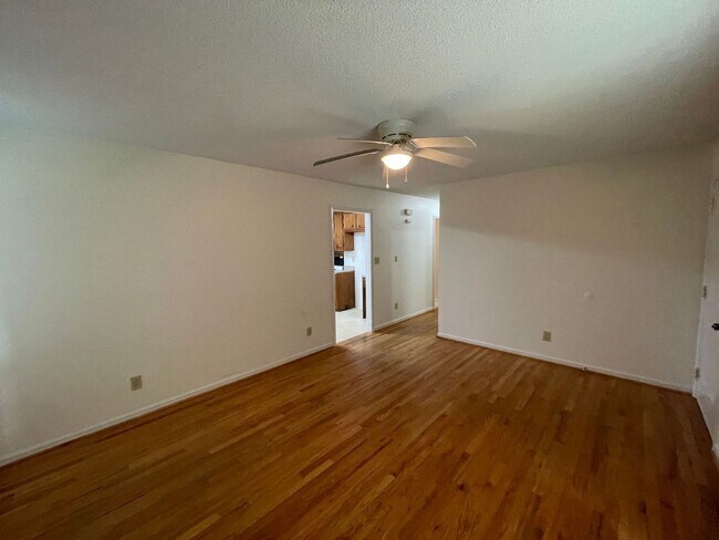 Foto del edificio - 3 bedroom 2 bath house available