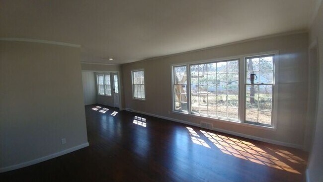 Foto del edificio - Charming 2 bedrooms and 1 bath home located on Sagamore Rd in Leawood, KS