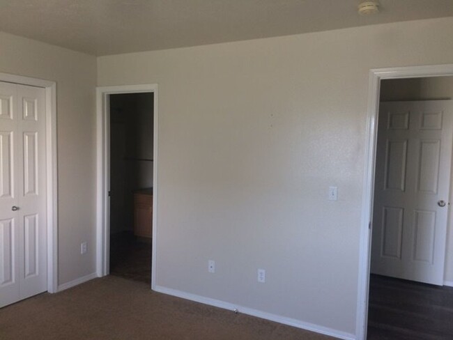 Building Photo - 3BR/2BA House Move-in Ready!