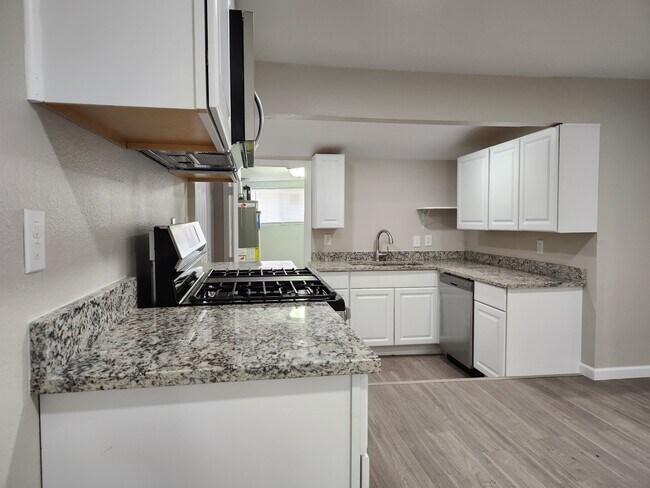 Kitchen - 405 Perry Ave