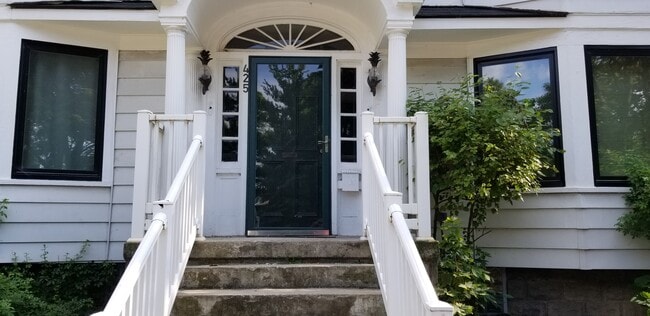 Come on in - 425 Park Ave