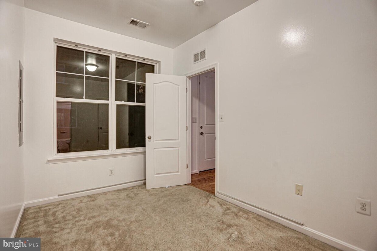 Primary Photo - 653 Anacostia Ave NE