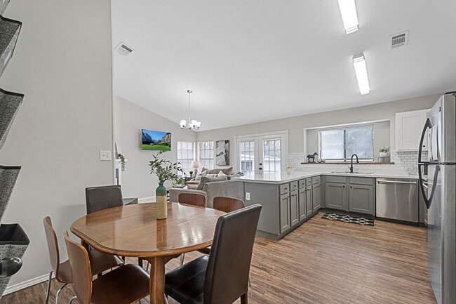 Building Photo - 2108 Wilmette Dr