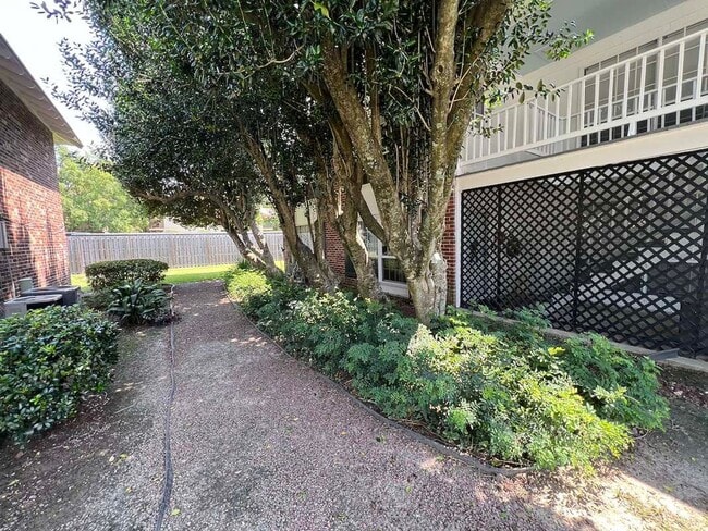 Foto del edificio - 10438 Jefferson Hwy