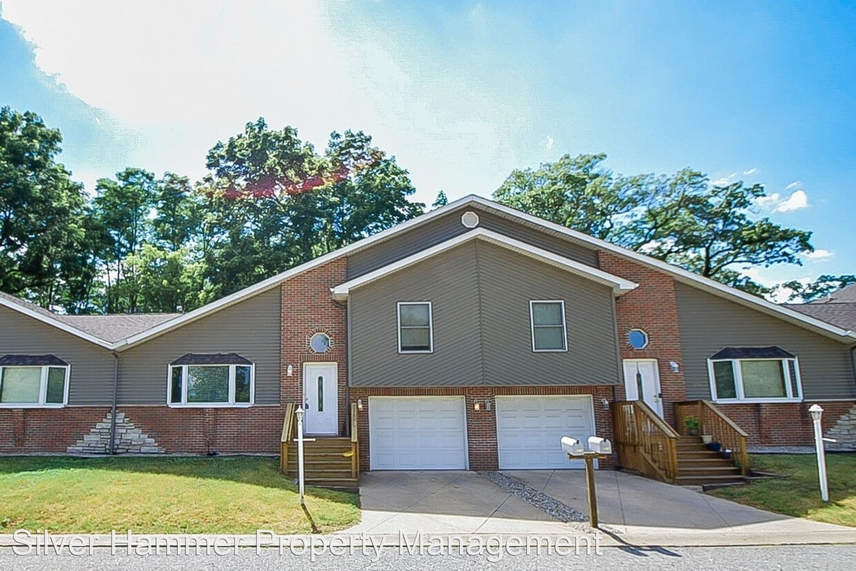 2 br, 1.5 bath House 2272 Daniel Court House Rental in Portage, IN