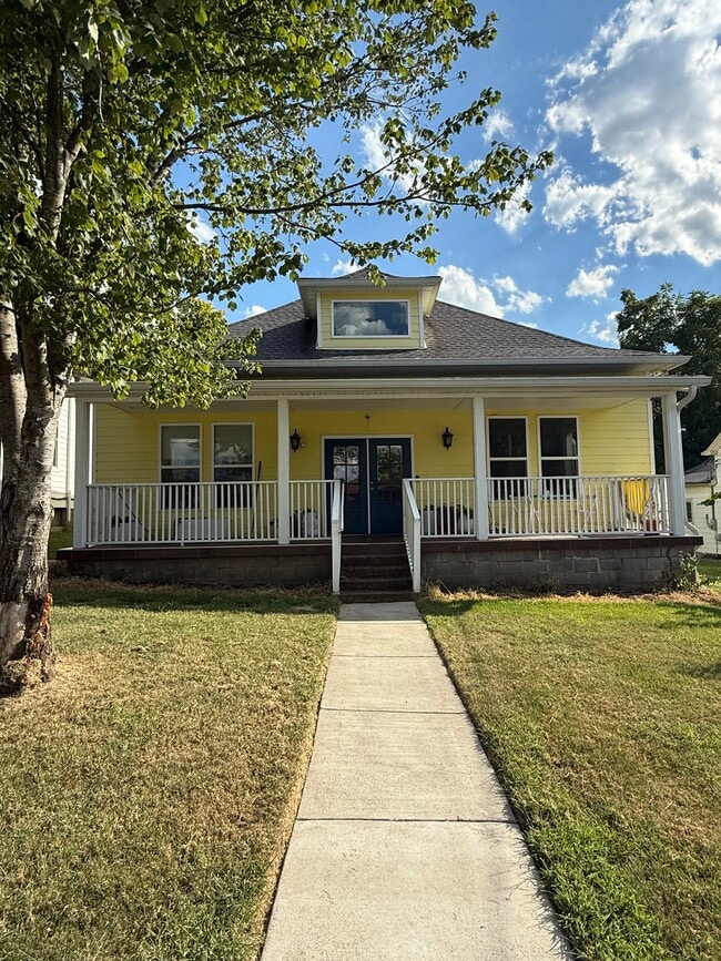 Photo - 9 N Hill St House