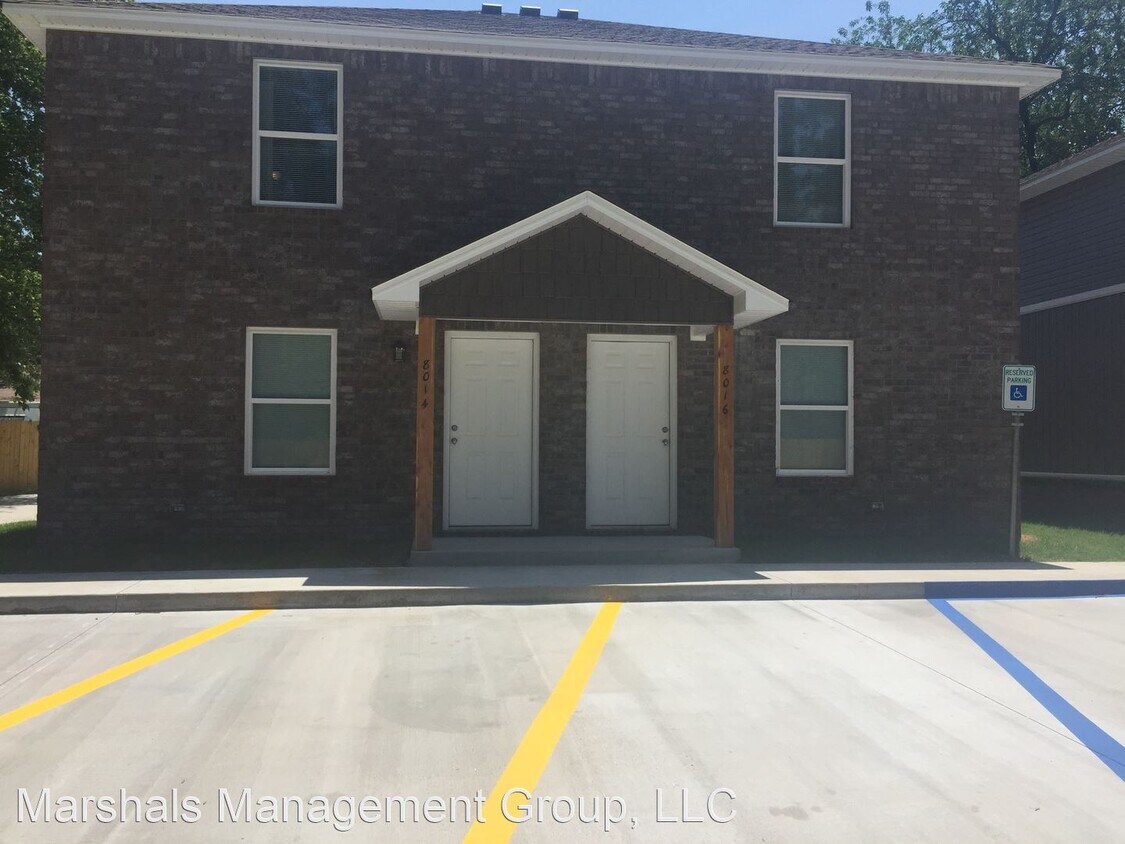 Foto principal - 8010-8020 Texas Rd