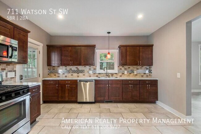 Foto del edificio - 711 Watson St SW