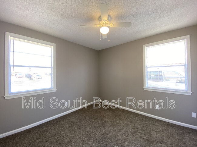 Building Photo - 3008 Knightway Rd