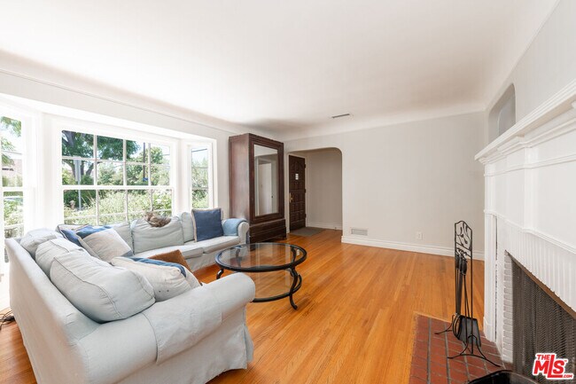 Foto del edificio - 5454 Agnes Ave