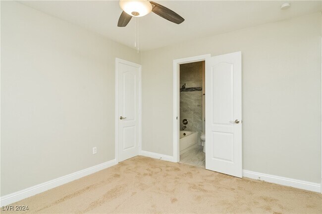 Foto del edificio - 185 Metropolitan Dr