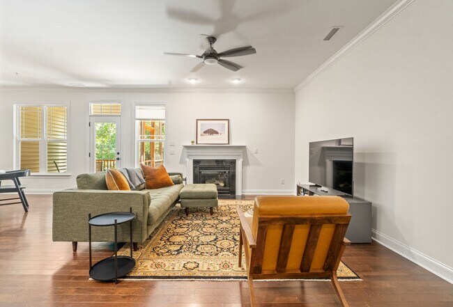 Building Photo - Convenient Carrboro Living in a Spacious 4 Bedroom Home