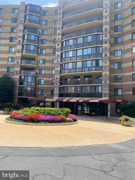 Foto del edificio - 8360 Greensboro Dr