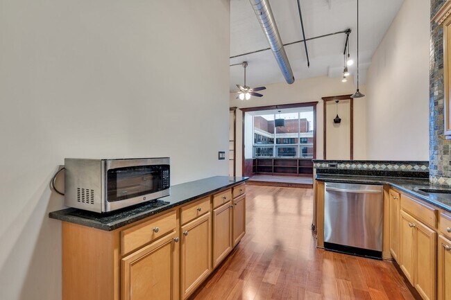 Building Photo - 689 Marin Blvd