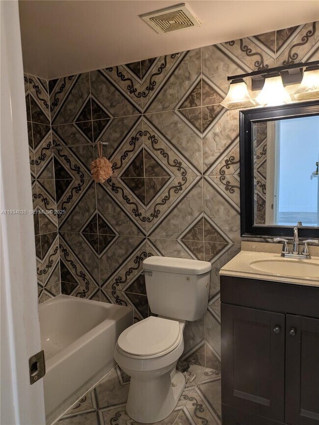 Foto del edificio - 2401 NW 56th Ave