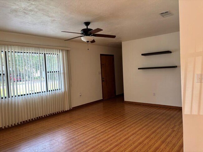 Foto del edificio - 128 Moriarty St NW