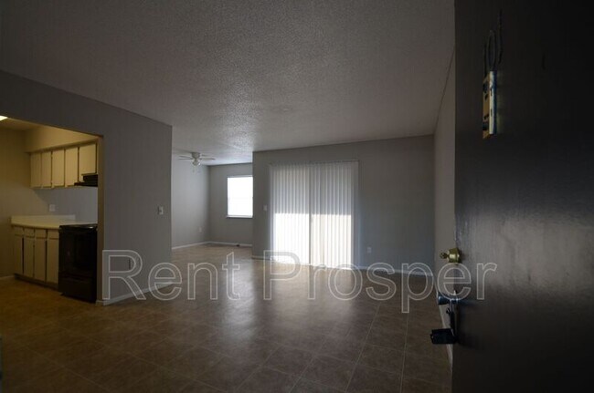 Foto del edificio - 5317 Curry Ford Rd