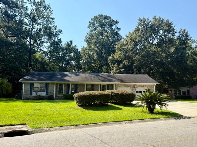 Foto del edificio - 8364 Greenridge Rd
