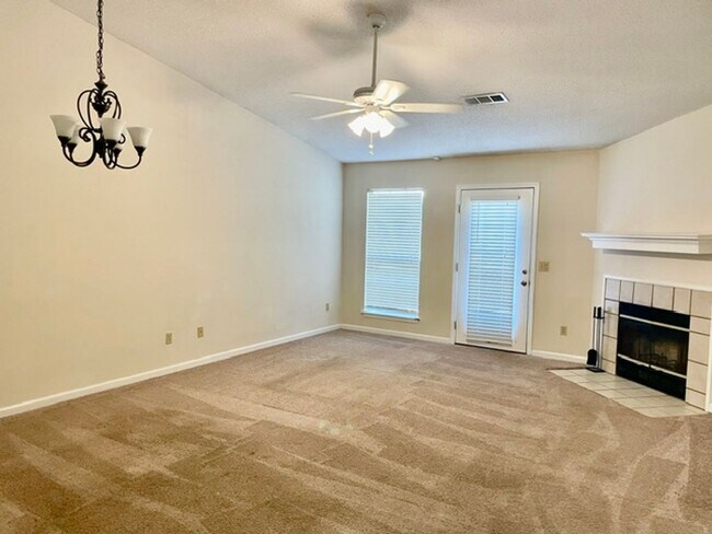 Foto del edificio - 1428 Southern Gardens Dr