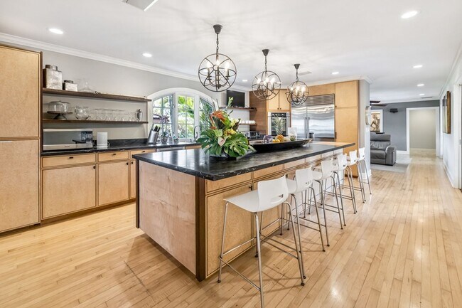 Foto del edificio - Gorgeous Oceanfront Home w/Private Pool, Jacuzzi, & Sunset Views. Moana Lani