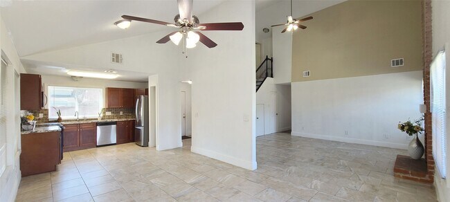 Foto del edificio - 12730 Palm Desert Ln