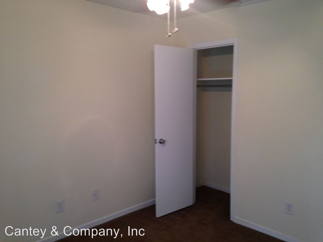 Foto del edificio - 423-423 S Gregg St