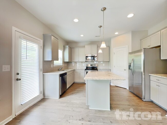 Foto del edificio - 2910 Timewinder Way