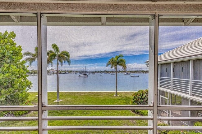 Foto del edificio - 1071 Sugar Sands Blvd