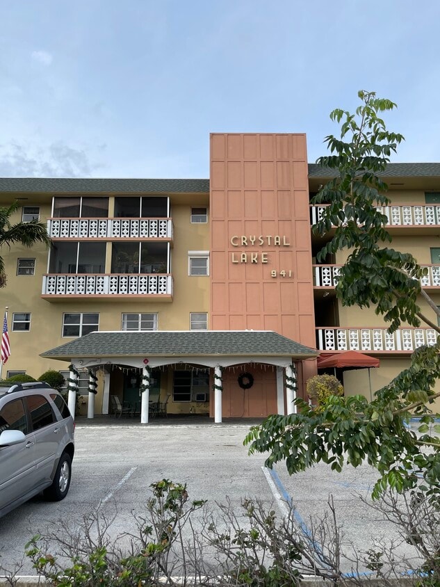 941 Crystal Lake Dr Unit 312, Deerfield Beach, FL 33064 Condo for Rent in Deerfield Beach, FL