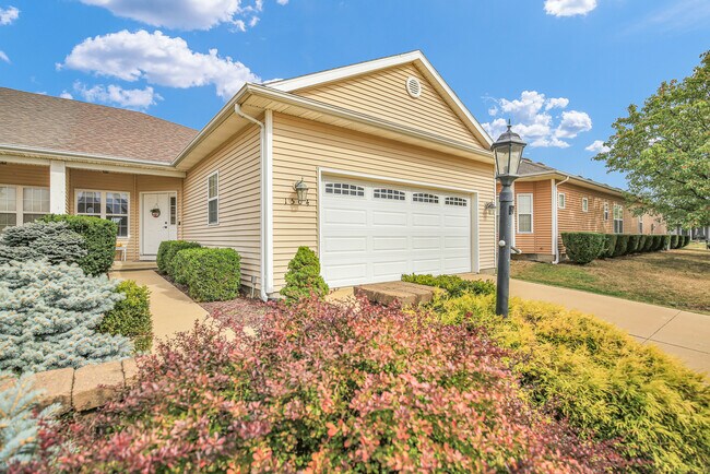 Building Photo - 1504 Stonebluff Ct