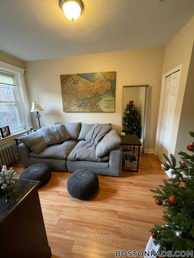 Building Photo - 70 Joy St