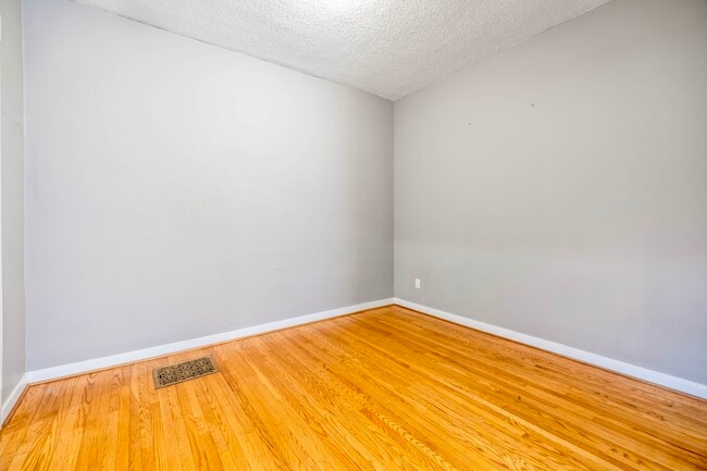 Photo du bâtiment - 721 Arlington St