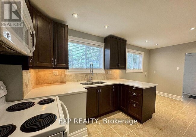 Building Photo - 46 Tealham Dr