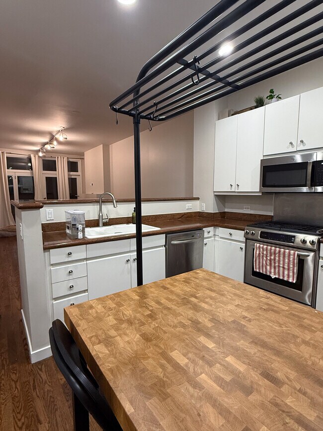 Foto del edificio - 943 W Huron St