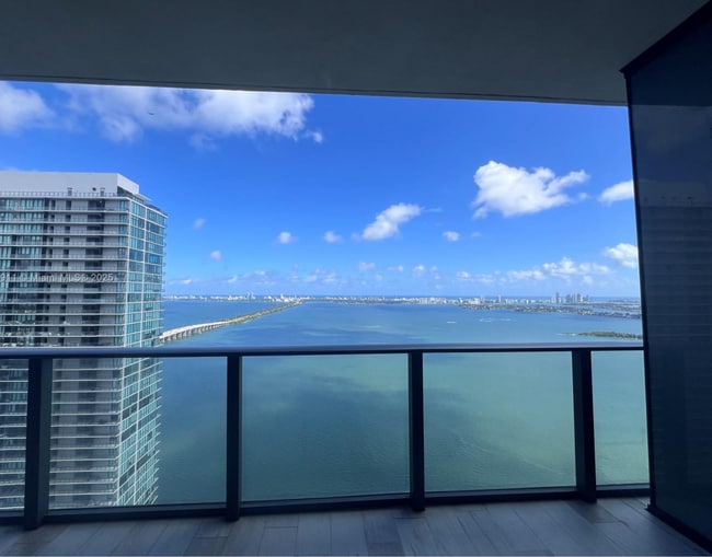 Foto del edificio - 480 NE 31st St