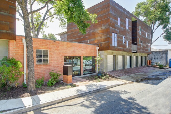 Building Photo - 302 E Josephine St