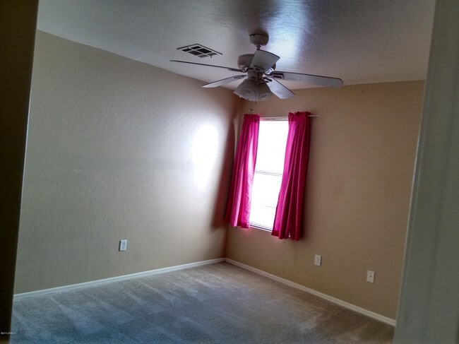 Building Photo - 1583 S Western Skies Dr