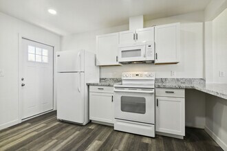 Building Photo - 2211-2211 S Granada Dr