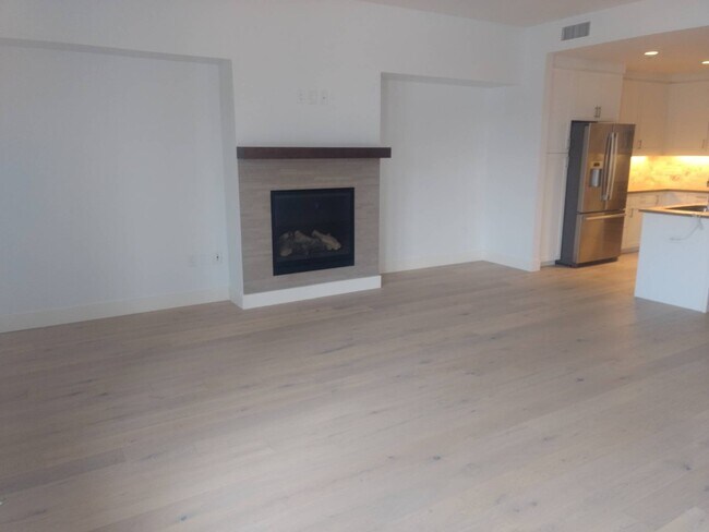 Building Photo - 3301 Arapahoe Ave