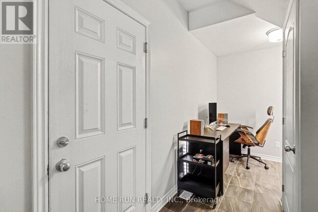 Building Photo - 527 Chaperal Private