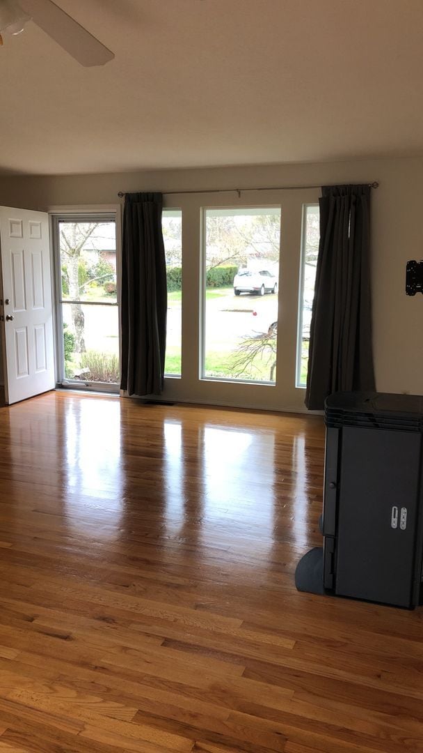 Building Photo - Beautiful Single Level 3/2 Charming NW Corvallis Home