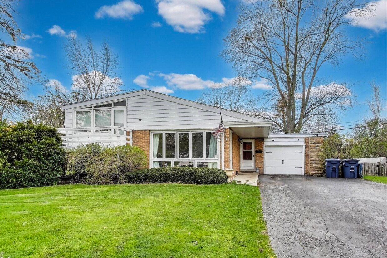 Primary Photo - 558 Mallard Ln